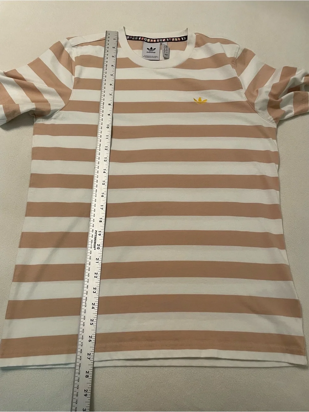 Adidas Mens Casual Tan and White Striped T-shirt Medium Embroidered Logo